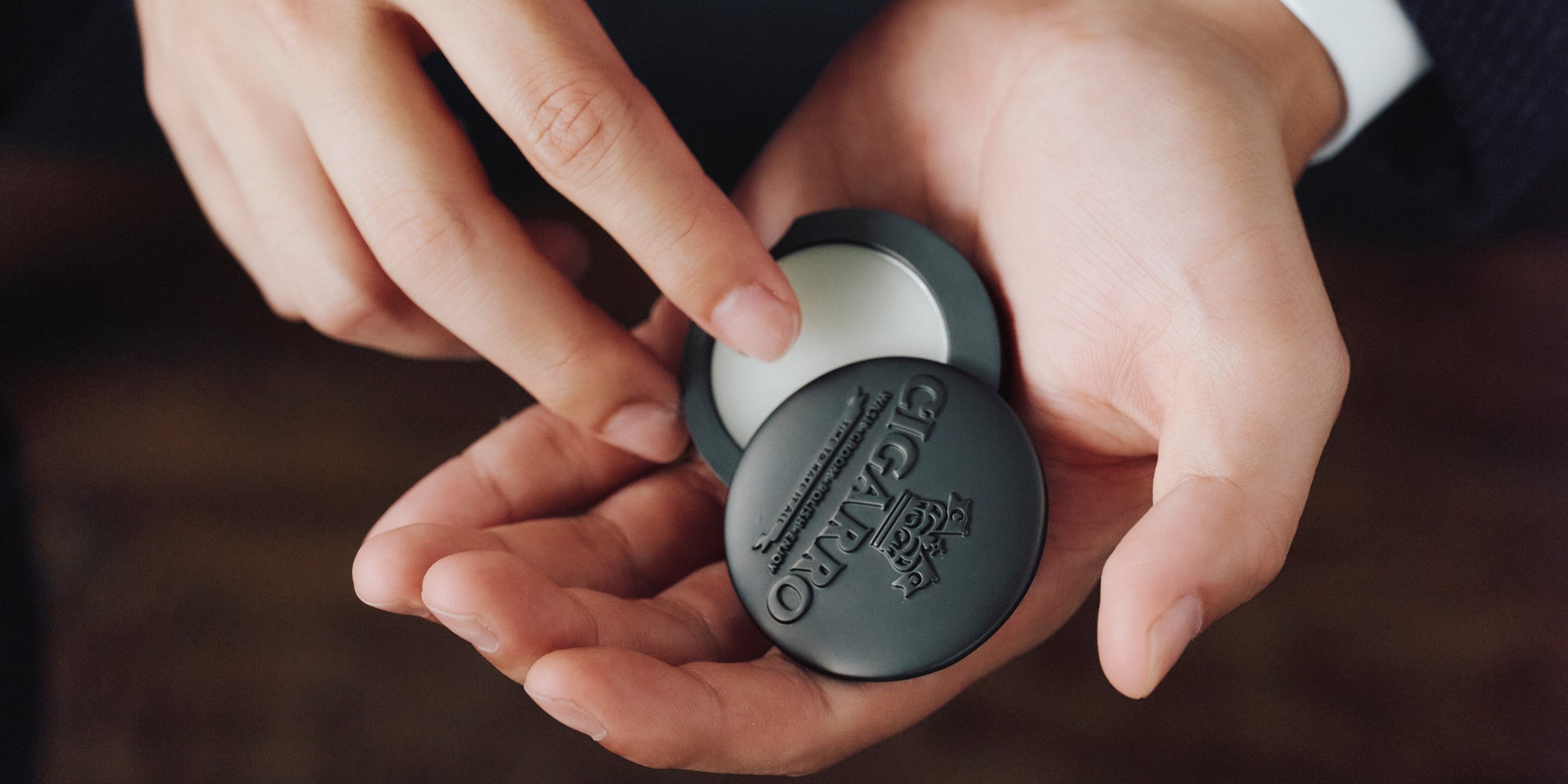 香水の新定番】アルコールフリーで心地よい香りを身に纏う – シガーロ